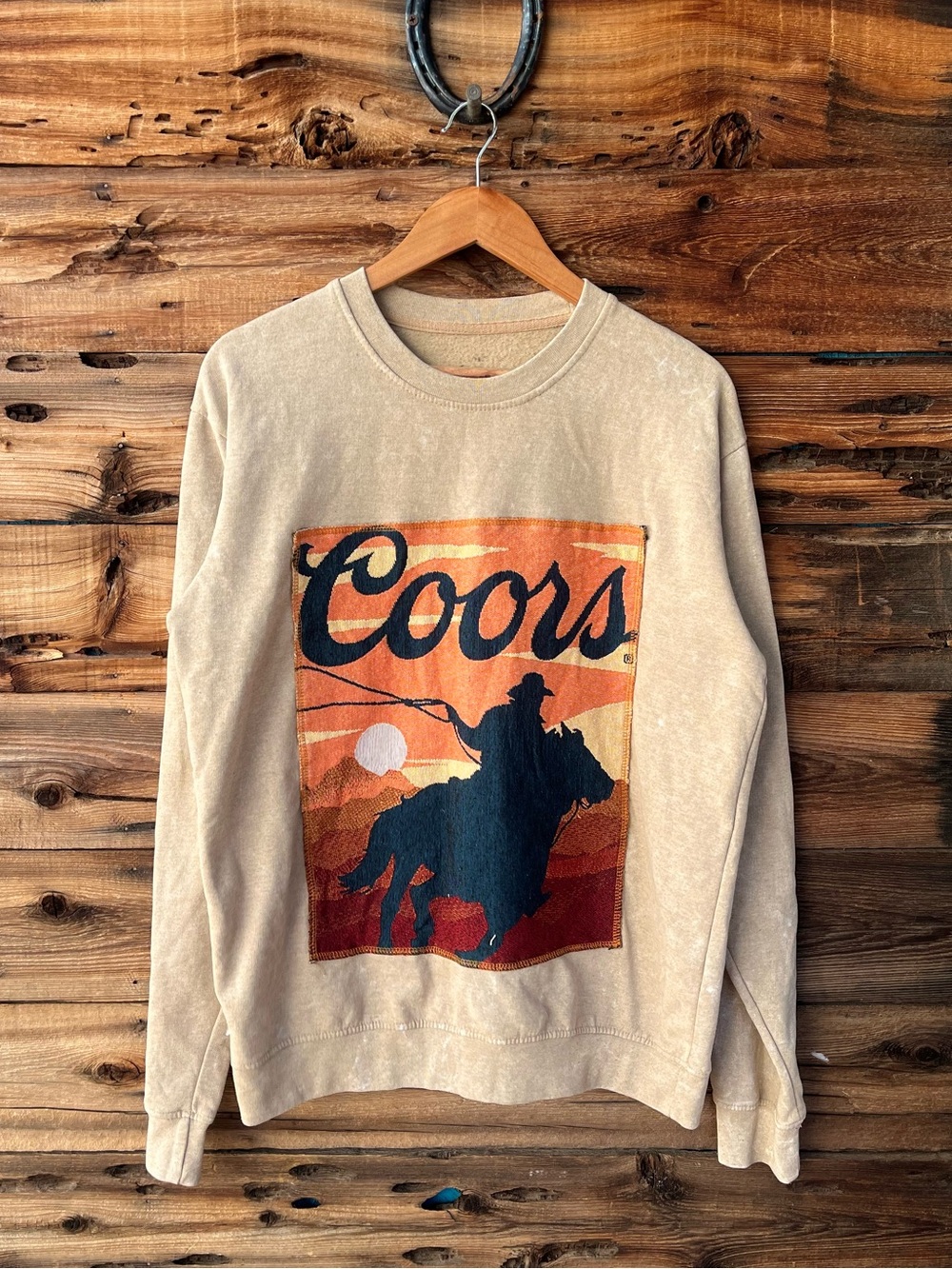 COORS | Tan Graphic Tapestry Cowboy Crewneck Sweatshirt M